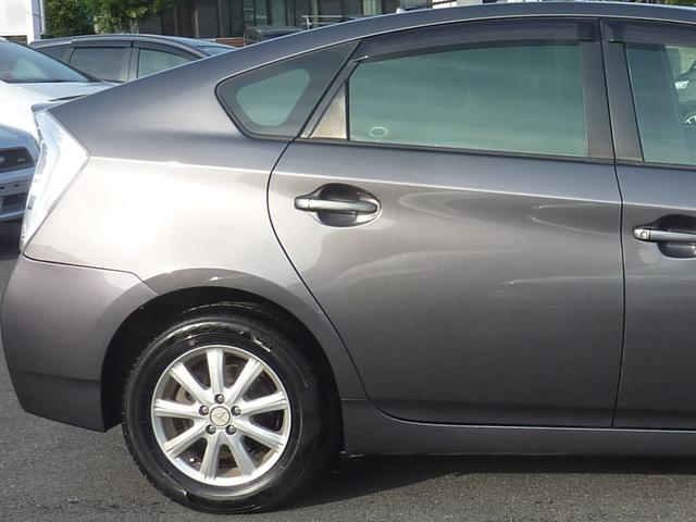 プリウス Ｓ　ＬＥＤエディション　ＨＶバッテリー測定検査済み　ドラレコ　ＢＬＵＥＴＯＯＴＨ　バックカメラ　ＥＴＣ　フルセグ　新品黒革調シートカバー＆ハンドルカバー　ＬＥＤヘッドライト　スマートキー×２　１５ＡＷ　実走行５８，２３２ｋｍ（66枚目）