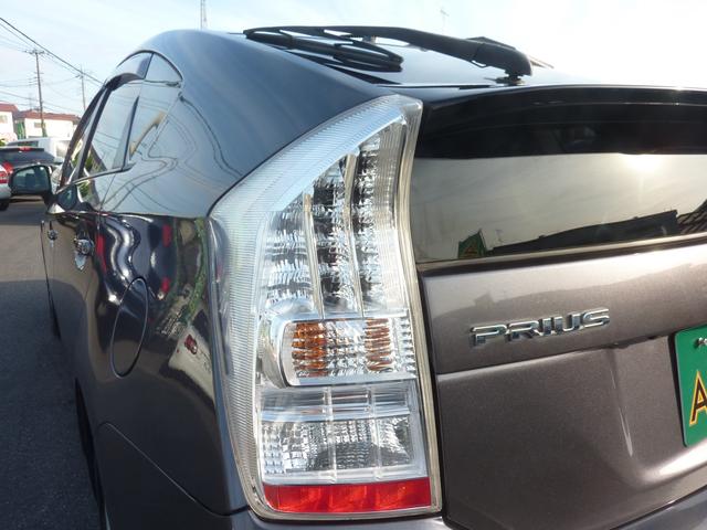 プリウス Ｓ　ＬＥＤエディション　ＨＶバッテリー測定検査済み　ドラレコ　ＢＬＵＥＴＯＯＴＨ　バックカメラ　ＥＴＣ　フルセグ　新品黒革調シートカバー＆ハンドルカバー　ＬＥＤヘッドライト　スマートキー×２　１５ＡＷ　実走行５８，２３２ｋｍ（77枚目）