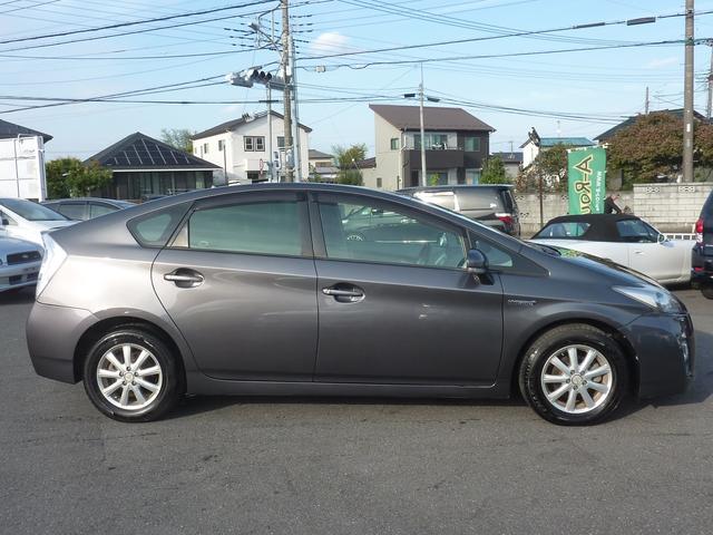 プリウス Ｓ　ＬＥＤエディション　ＨＶバッテリー測定検査済み　ドラレコ　ＢＬＵＥＴＯＯＴＨ　バックカメラ　ＥＴＣ　フルセグ　新品黒革調シートカバー＆ハンドルカバー　ＬＥＤヘッドライト　スマートキー×２　１５ＡＷ　実走行５８，２３２ｋｍ（80枚目）