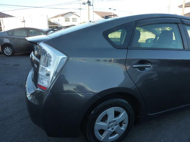 プリウス Ｓ　ＬＥＤエディション　禁煙ワンオーナー　ＨＶバッテリー測定診断済み　ＢＬＵＥＴＯＯＴＨ　フルセグ　バックカメラ　点検記録簿　純正ＳＤナビ　ビルトインＥＴＣ　フルノーマル　実走行５１，８２０ｋｍ（22枚目）