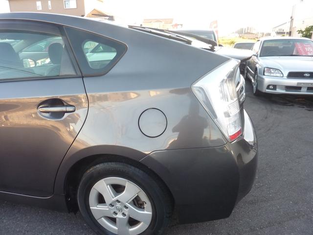 プリウス Ｓ　ＬＥＤエディション　禁煙ワンオーナー　ＨＶバッテリー測定診断済み　ＢＬＵＥＴＯＯＴＨ　フルセグ　バックカメラ　点検記録簿　純正ＳＤナビ　ビルトインＥＴＣ　フルノーマル　実走行５１，８２０ｋｍ（23枚目）