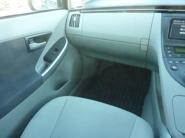 プリウス Ｓ　ＬＥＤエディション　禁煙ワンオーナー　ＨＶバッテリー測定診断済み　ＢＬＵＥＴＯＯＴＨ　フルセグ　バックカメラ　点検記録簿　純正ＳＤナビ　ビルトインＥＴＣ　フルノーマル　実走行５１，８２０ｋｍ（50枚目）