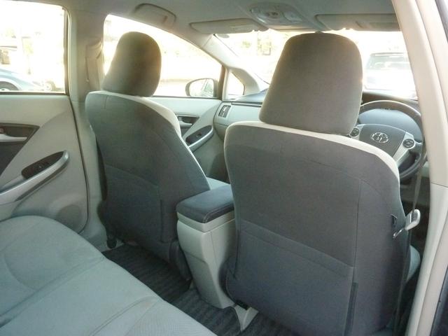 プリウス Ｓ　ＬＥＤエディション　禁煙ワンオーナー　ＨＶバッテリー測定診断済み　ＢＬＵＥＴＯＯＴＨ　フルセグ　バックカメラ　点検記録簿　純正ＳＤナビ　ビルトインＥＴＣ　フルノーマル　実走行５１，８２０ｋｍ（63枚目）