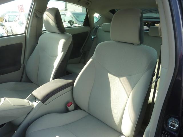 プリウス Ｓ　ＬＥＤエディション　禁煙ワンオーナー　Ｂｌｕｅｔｏｏｔｈオーディオ　バックカメラ　純正ＨＤＤナビ　ビルトインＥＴＣ　純正１５インチアルミ　ＬＥＤヘッドライト　スマートキー　フルノーマル　実走行５６，６３４ｋｍ（12枚目）