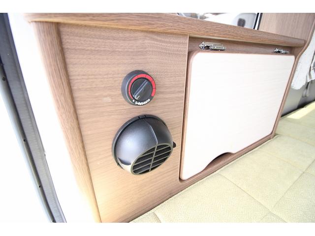 キャンピング 岡モータース ミニチュアクルーズ オリーブ シンク FFヒーター インバーター 外部充電器 105Aサブバッテリー カーテン(13枚目)