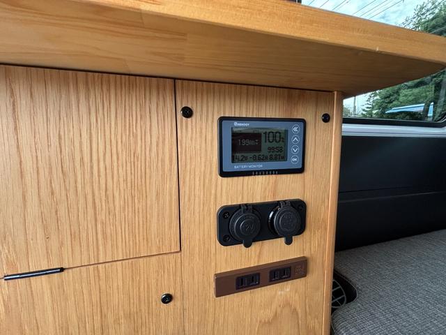 アトレー ＲＳ　ルートシックス　コンフィ１　断熱　１２Ｖクーラー　ＦＦヒーター　インバーター２０００Ｗ　ソーラー　リチウム２００Ａｈ　アクリル窓　リア強化ショック　ハードカーゴキャリア　４ＷＤ（11枚目）