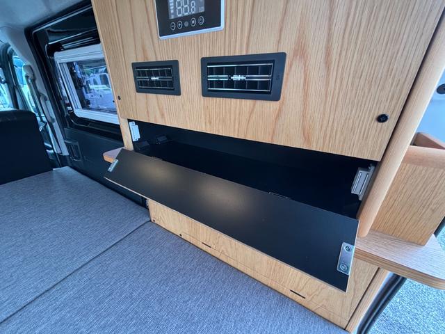 アトレー ＲＳ　ルートシックス　コンフィ１　断熱　１２Ｖクーラー　ＦＦヒーター　インバーター２０００Ｗ　ソーラー　リチウム２００Ａｈ　アクリル窓　リア強化ショック　ハードカーゴキャリア　４ＷＤ（18枚目）