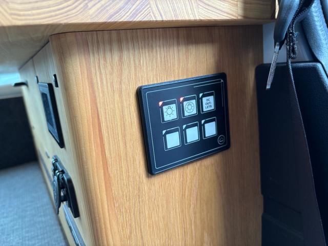 アトレー ＲＳ　ルートシックス　コンフィ１　断熱　１２Ｖクーラー　ＦＦヒーター　インバーター２０００Ｗ　ソーラー　リチウム２００Ａｈ　アクリル窓　リア強化ショック　ハードカーゴキャリア　４ＷＤ（19枚目）