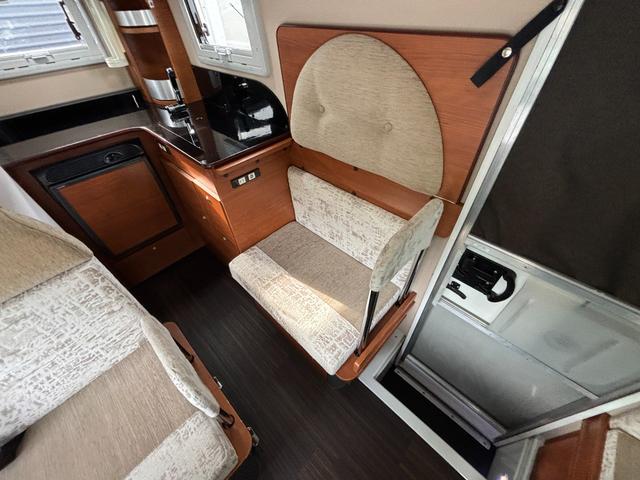 ボンゴトラック ロータスRV マンボウEXE トリプルサブ インバーター1500W ソーラー 発電機 FFヒーター エアコン マルチルーム(8枚目)