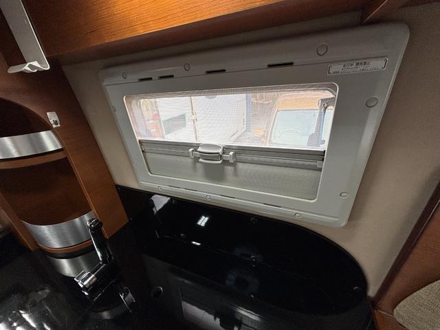 ボンゴトラック ロータスRV マンボウEXE トリプルサブ インバーター1500W ソーラー 発電機 FFヒーター エアコン マルチルーム(19枚目)