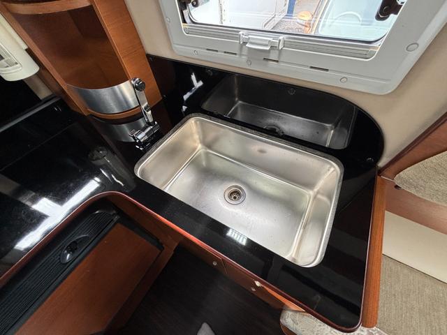 ボンゴトラック ロータスRV マンボウEXE トリプルサブ インバーター1500W ソーラー 発電機 FFヒーター エアコン マルチルーム(20枚目)