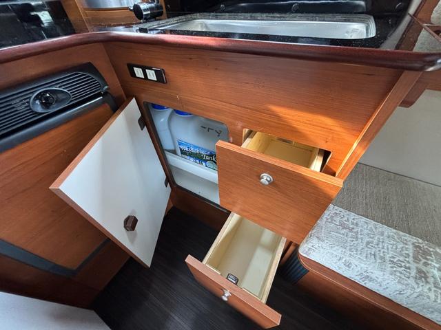 ボンゴトラック ロータスRV マンボウEXE トリプルサブ インバーター1500W ソーラー 発電機 FFヒーター エアコン マルチルーム(22枚目)