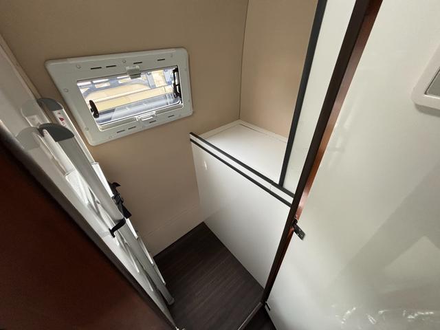 ボンゴトラック ロータスRV マンボウEXE トリプルサブ インバーター1500W ソーラー 発電機 FFヒーター エアコン マルチルーム(28枚目)