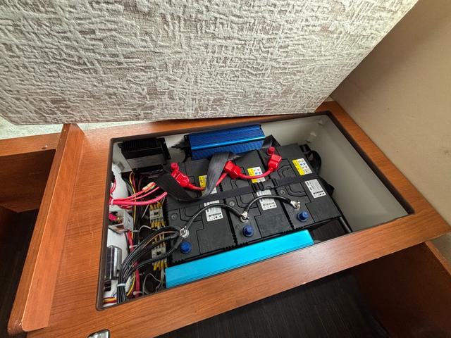 ボンゴトラック ロータスRV マンボウEXE トリプルサブ インバーター1500W ソーラー 発電機 FFヒーター エアコン マルチルーム(33枚目)
