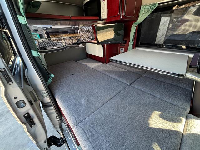 スクラム ＰＣスペシャル　キャンピング　リンエイ　マイクロバカンチェス　２人旅　ＦＦヒーター　ソーラー　ツインサブ　インバーター２０００Ｗ　冷蔵庫　ヒッチキャリア　リフトアップ（8枚目）