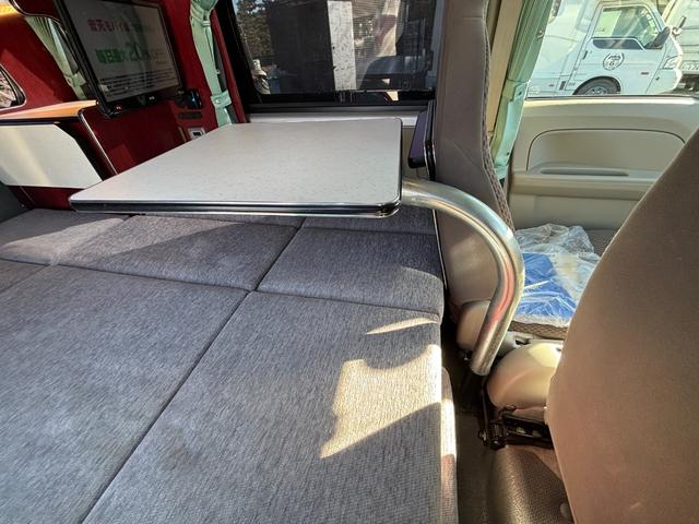 スクラム ＰＣスペシャル　キャンピング　リンエイ　マイクロバカンチェス　２人旅　ＦＦヒーター　ソーラー　ツインサブ　インバーター２０００Ｗ　冷蔵庫　ヒッチキャリア　リフトアップ（22枚目）