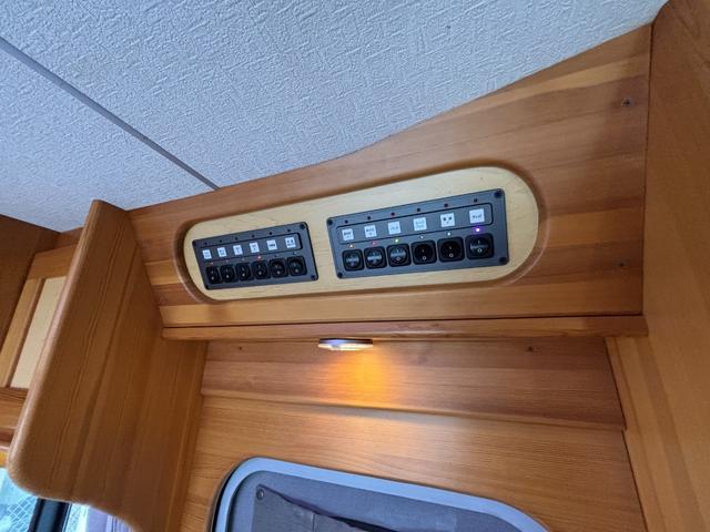 ボンゴトラック 　キャンピング　ＡｔｏＺ　アミティ　レンタアップ　ツインサブ　ウィンドエアコン　ＦＦヒーター　ソーラー　インバーター　オーニング　電子レンジ　テレビ（22枚目）