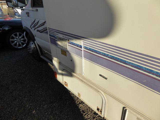 ウィネベーゴ 左ハンドル キャンピング車(11枚目)