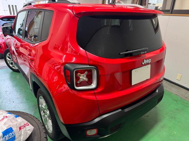 ジープ・レネゲード リミテッド　黒革パワーシート＆ヒーター　ハンドルヒーター　前後ドラレコ　レーンキープ　ブラインドスポット　シートヒーター　バックカメラ　ＥＴＣ　リアパークセンサー（8枚目）