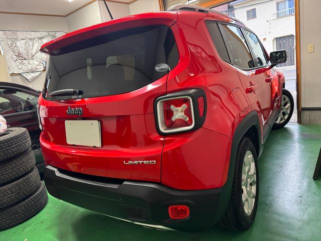 ジープ・レネゲード リミテッド　黒革パワーシート＆ヒーター　ハンドルヒーター　前後ドラレコ　レーンキープ　ブラインドスポット　シートヒーター　バックカメラ　ＥＴＣ　リアパークセンサー（10枚目）