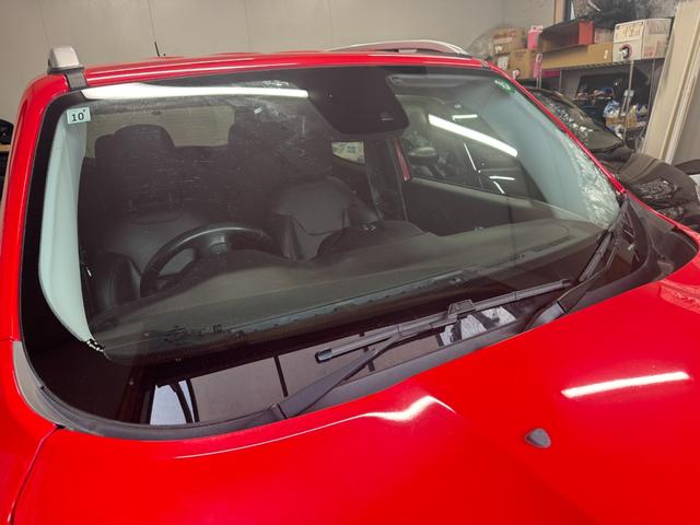 ジープ・レネゲード リミテッド　黒革パワーシート＆ヒーター　ハンドルヒーター　前後ドラレコ　レーンキープ　ブラインドスポット　シートヒーター　バックカメラ　ＥＴＣ　リアパークセンサー（13枚目）