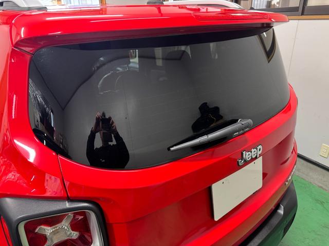 ジープ・レネゲード リミテッド　黒革パワーシート＆ヒーター　ハンドルヒーター　前後ドラレコ　レーンキープ　ブラインドスポット　シートヒーター　バックカメラ　ＥＴＣ　リアパークセンサー（15枚目）