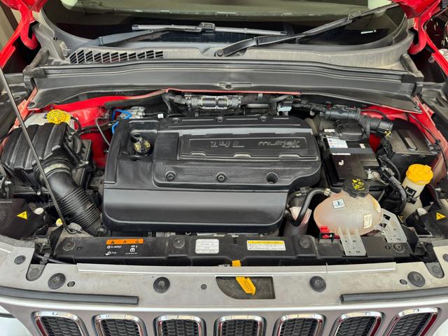 ジープ・レネゲード リミテッド　黒革パワーシート＆ヒーター　ハンドルヒーター　前後ドラレコ　レーンキープ　ブラインドスポット　シートヒーター　バックカメラ　ＥＴＣ　リアパークセンサー（16枚目）