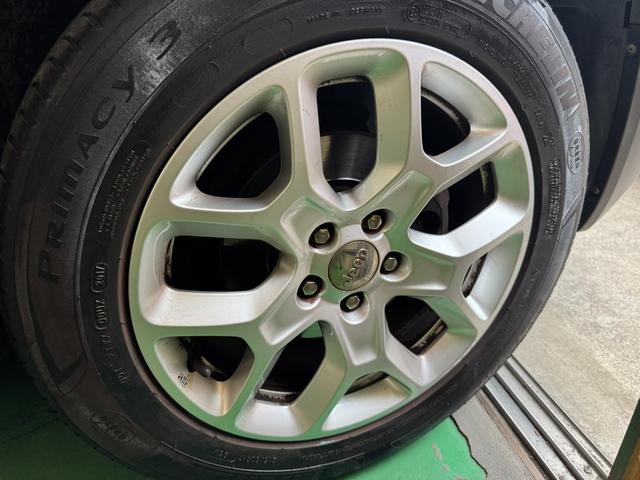 ジープ・レネゲード リミテッド　黒革パワーシート＆ヒーター　ハンドルヒーター　前後ドラレコ　レーンキープ　ブラインドスポット　シートヒーター　バックカメラ　ＥＴＣ　リアパークセンサー（18枚目）