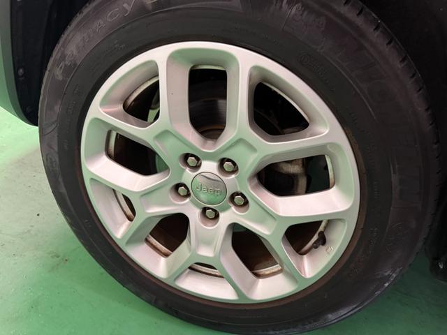 ジープ・レネゲード リミテッド　黒革パワーシート＆ヒーター　ハンドルヒーター　前後ドラレコ　レーンキープ　ブラインドスポット　シートヒーター　バックカメラ　ＥＴＣ　リアパークセンサー（19枚目）