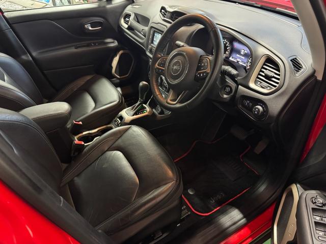 ジープ・レネゲード リミテッド　黒革パワーシート＆ヒーター　ハンドルヒーター　前後ドラレコ　レーンキープ　ブラインドスポット　シートヒーター　バックカメラ　ＥＴＣ　リアパークセンサー（22枚目）