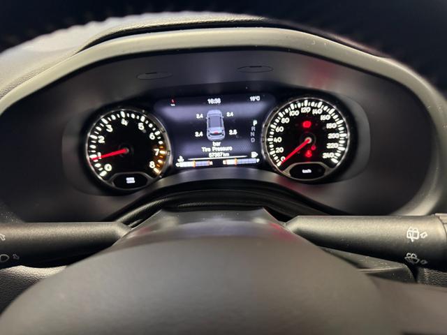 ジープ・レネゲード リミテッド　黒革パワーシート＆ヒーター　ハンドルヒーター　前後ドラレコ　レーンキープ　ブラインドスポット　シートヒーター　バックカメラ　ＥＴＣ　リアパークセンサー（27枚目）