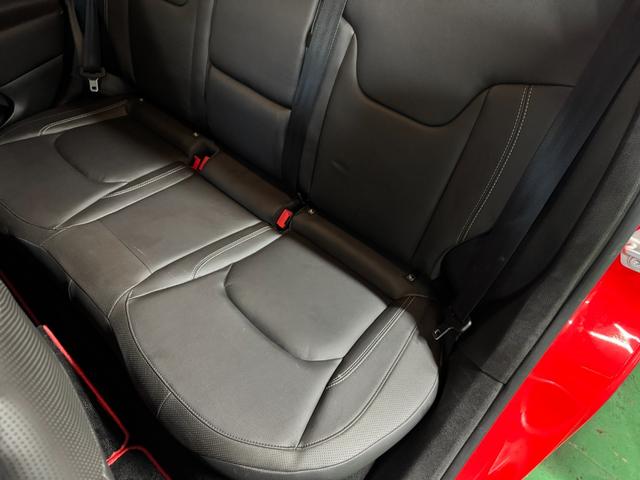 ジープ・レネゲード リミテッド　黒革パワーシート＆ヒーター　ハンドルヒーター　前後ドラレコ　レーンキープ　ブラインドスポット　シートヒーター　バックカメラ　ＥＴＣ　リアパークセンサー（36枚目）