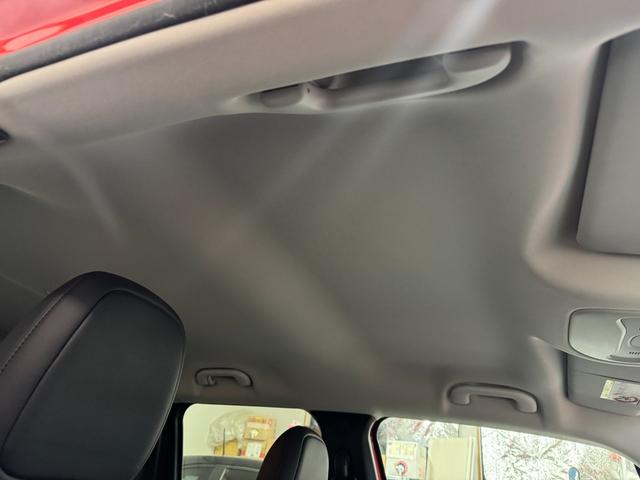 ジープ・レネゲード リミテッド　黒革パワーシート＆ヒーター　ハンドルヒーター　前後ドラレコ　レーンキープ　ブラインドスポット　シートヒーター　バックカメラ　ＥＴＣ　リアパークセンサー（37枚目）