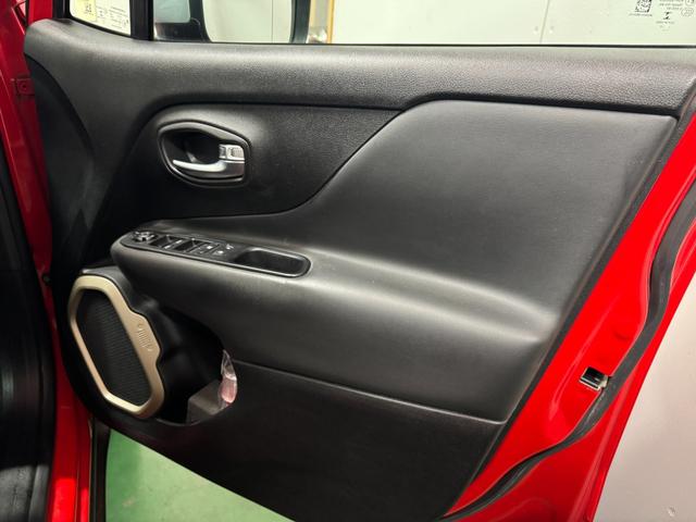 ジープ・レネゲード リミテッド　黒革パワーシート＆ヒーター　ハンドルヒーター　前後ドラレコ　レーンキープ　ブラインドスポット　シートヒーター　バックカメラ　ＥＴＣ　リアパークセンサー（38枚目）