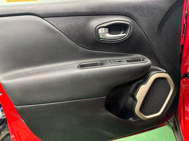 ジープ・レネゲード リミテッド　黒革パワーシート＆ヒーター　ハンドルヒーター　前後ドラレコ　レーンキープ　ブラインドスポット　シートヒーター　バックカメラ　ＥＴＣ　リアパークセンサー（40枚目）