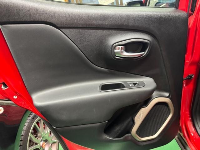 ジープ・レネゲード リミテッド　黒革パワーシート＆ヒーター　ハンドルヒーター　前後ドラレコ　レーンキープ　ブラインドスポット　シートヒーター　バックカメラ　ＥＴＣ　リアパークセンサー（41枚目）