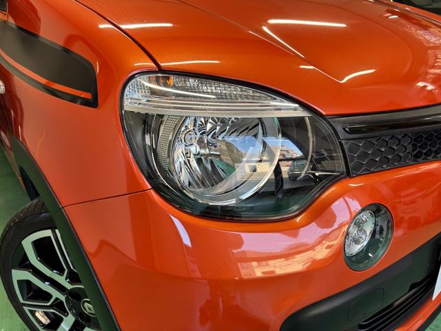 トゥインゴ ＧＴ　５ＭＴ　２ＤＩＮナビ＆地デジ＆Ｂカメ　前後ドラレコ　専用デザインシート　１７ＡＷ　サイドストライプ　オーバーフェンダー　リアパークセンサ　スペアキー　保証書　記録簿（16枚目）