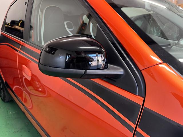 トゥインゴ ＧＴ　５ＭＴ　２ＤＩＮナビ＆地デジ＆Ｂカメ　前後ドラレコ　専用デザインシート　１７ＡＷ　サイドストライプ　オーバーフェンダー　リアパークセンサ　スペアキー　保証書　記録簿（18枚目）