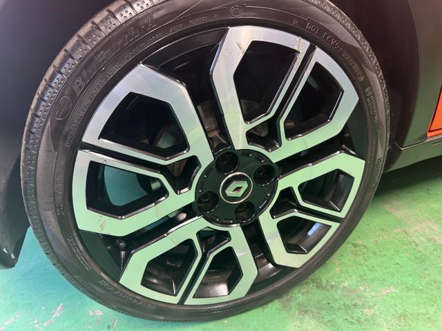 トゥインゴ ＧＴ　５ＭＴ　２ＤＩＮナビ＆地デジ＆Ｂカメ　前後ドラレコ　専用デザインシート　１７ＡＷ　サイドストライプ　オーバーフェンダー　リアパークセンサ　スペアキー　保証書　記録簿（23枚目）