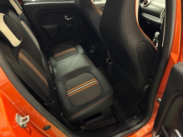 トゥインゴ ＧＴ　５ＭＴ　２ＤＩＮナビ＆地デジ＆Ｂカメ　前後ドラレコ　専用デザインシート　１７ＡＷ　サイドストライプ　オーバーフェンダー　リアパークセンサ　スペアキー　保証書　記録簿（26枚目）