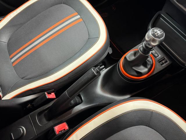 トゥインゴ ＧＴ　５ＭＴ　２ＤＩＮナビ＆地デジ＆Ｂカメ　前後ドラレコ　専用デザインシート　１７ＡＷ　サイドストライプ　オーバーフェンダー　リアパークセンサ　スペアキー　保証書　記録簿（32枚目）