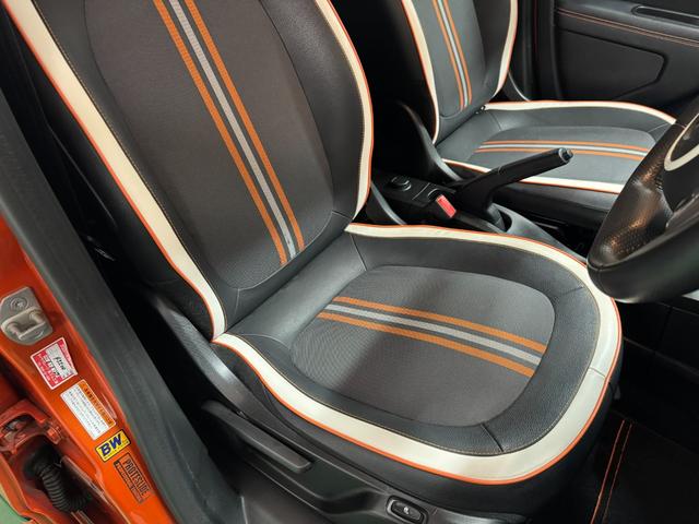 トゥインゴ ＧＴ　５ＭＴ　２ＤＩＮナビ＆地デジ＆Ｂカメ　前後ドラレコ　専用デザインシート　１７ＡＷ　サイドストライプ　オーバーフェンダー　リアパークセンサ　スペアキー　保証書　記録簿（34枚目）