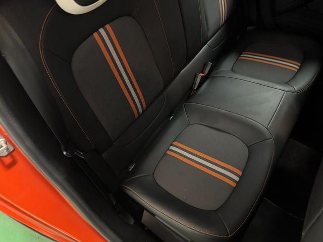 トゥインゴ ＧＴ　５ＭＴ　２ＤＩＮナビ＆地デジ＆Ｂカメ　前後ドラレコ　専用デザインシート　１７ＡＷ　サイドストライプ　オーバーフェンダー　リアパークセンサ　スペアキー　保証書　記録簿（35枚目）