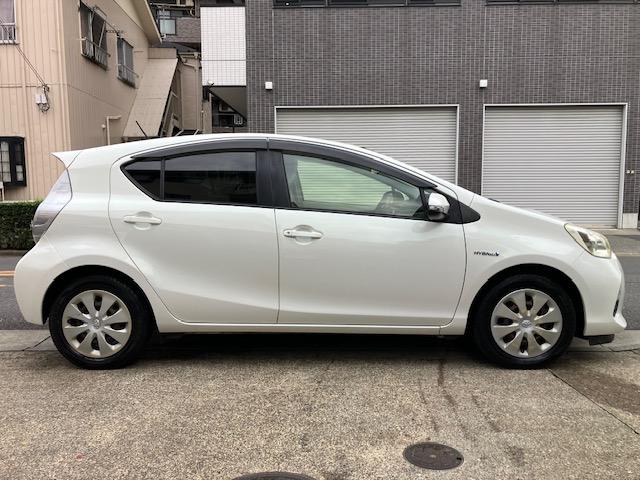 アクア Ｓ　ナビ　フルセグＴＶ　スマートキー　プッシュスタート　Ｂｌｕｅｔｏｏｔｈ　ＥＴＣ　ＤＶＤ　ＣＤ　ＳＤ　運転席　助手席　シートヒーター　禁煙車　車両取扱説明書　ナビ取扱説明書　１年保証付き（4枚目）