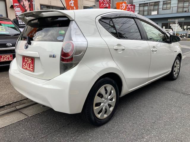 アクア Ｓ　ナビ　フルセグＴＶ　スマートキー　プッシュスタート　Ｂｌｕｅｔｏｏｔｈ　ＥＴＣ　ＤＶＤ　ＣＤ　ＳＤ　運転席　助手席　シートヒーター　禁煙車　車両取扱説明書　ナビ取扱説明書　１年保証付き（8枚目）