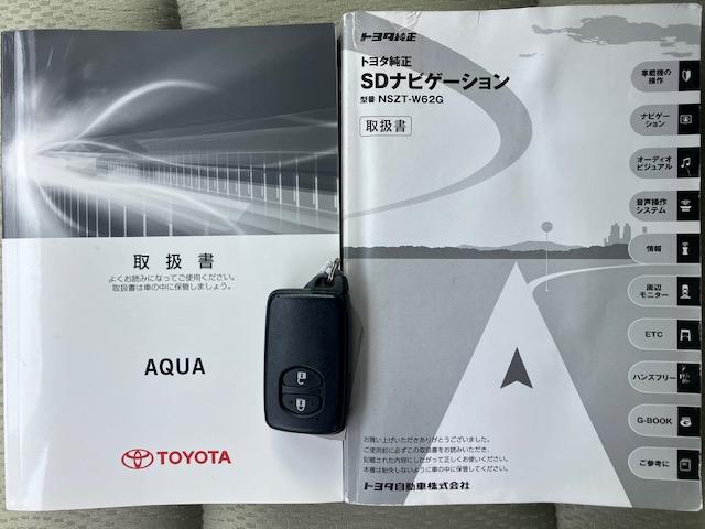 アクア Ｓ　ナビ　フルセグＴＶ　スマートキー　プッシュスタート　Ｂｌｕｅｔｏｏｔｈ　ＥＴＣ　ＤＶＤ　ＣＤ　ＳＤ　運転席　助手席　シートヒーター　禁煙車　車両取扱説明書　ナビ取扱説明書　１年保証付き（16枚目）