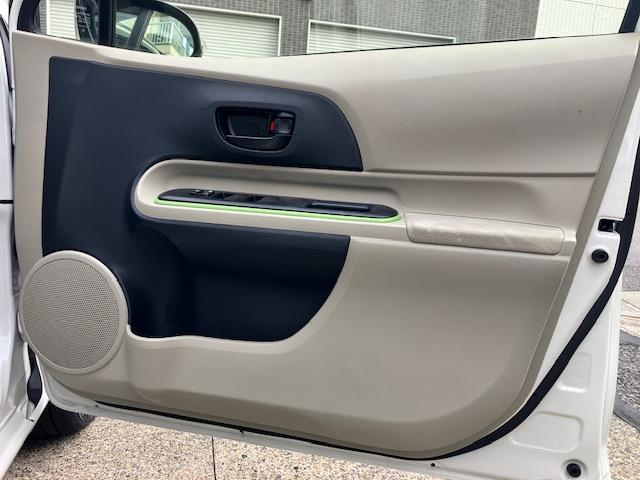 アクア Ｓ　ナビ　フルセグＴＶ　スマートキー　プッシュスタート　Ｂｌｕｅｔｏｏｔｈ　ＥＴＣ　ＤＶＤ　ＣＤ　ＳＤ　運転席　助手席　シートヒーター　禁煙車　車両取扱説明書　ナビ取扱説明書　１年保証付き（31枚目）