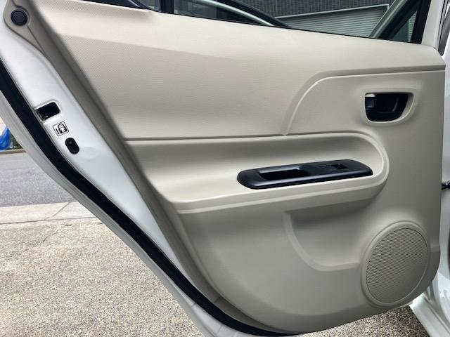 アクア Ｓ　ナビ　フルセグＴＶ　スマートキー　プッシュスタート　Ｂｌｕｅｔｏｏｔｈ　ＥＴＣ　ＤＶＤ　ＣＤ　ＳＤ　運転席　助手席　シートヒーター　禁煙車　車両取扱説明書　ナビ取扱説明書　１年保証付き（32枚目）