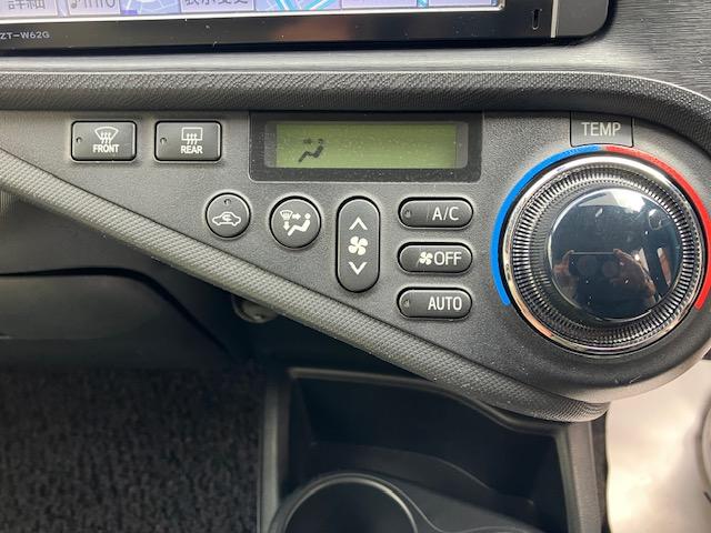 アクア Ｓ　ナビ　フルセグＴＶ　スマートキー　プッシュスタート　Ｂｌｕｅｔｏｏｔｈ　ＥＴＣ　ＤＶＤ　ＣＤ　ＳＤ　運転席　助手席　シートヒーター　禁煙車　車両取扱説明書　ナビ取扱説明書　１年保証付き（41枚目）
