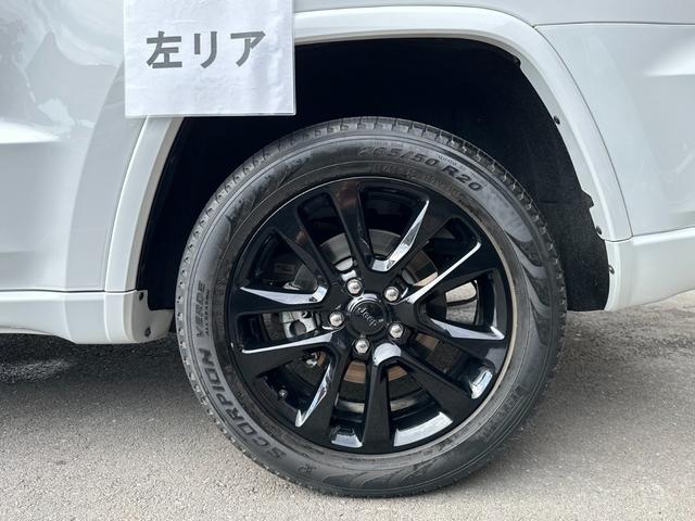 ジープ・グランドチェロキー アルティテュード　純正ナビ　フルセグ　ハーフレザー　Ｆ・Ｓ・Ｂカメラ　ＥＴＣ　ＨＩＤヘッドライト　クルコン　車検Ｒ８年１２月　スマートキー　スペアキー　障害物センサー　４ＷＤ　フォグランプ　パワーシート　純正２０ＡＷ（68枚目）